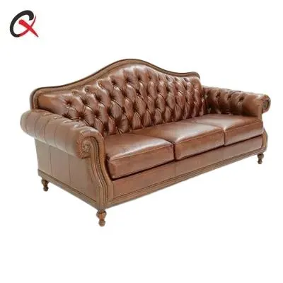 Sofa sa drvenim nogama